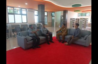 Kalapas Kelas IIB Payakumbuh, Azhar, Kunjungi Perpustakaan Daerah Payakumbuh dan Ajak Diskusi Sejarah
