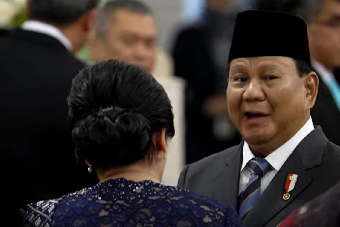 Saat Prabowo Terkejut Dihadiahi Uang Kuno Bertanda Tangan Ayahnya