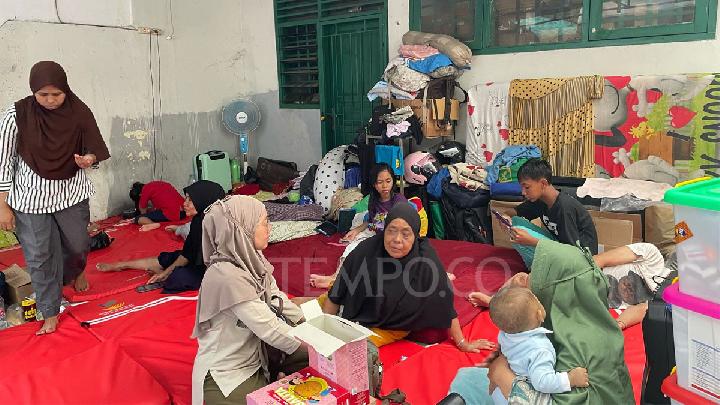 Banjir di Rawajati Belum Surut, Sebagian Warga Masih Bertahan di Pengungsian