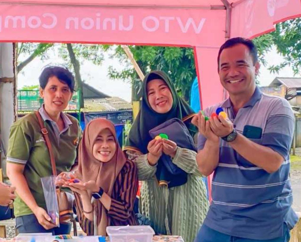 Jajan Jadul di Bazar  Ramadan Jati Cindhe, Kadisdikpora Bagikan Koin Gratis dan Motivasi untuk Guru