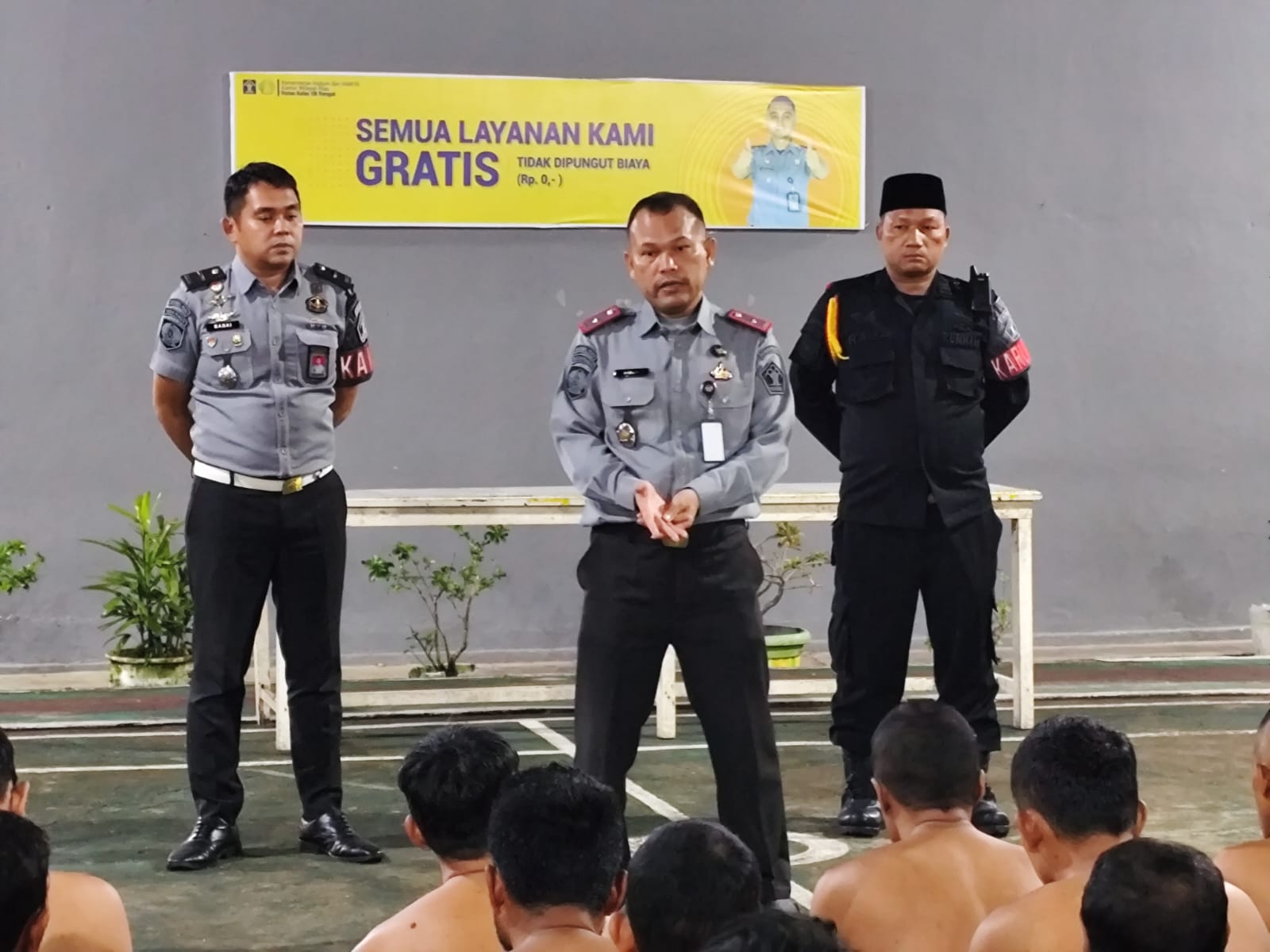 Ridar Firdaus Ginting Karutan Kelas llB Rengat Pimpin Razia Insidentil di Lapas