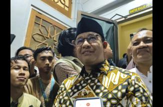 Saat Anies Ditanya MBG di UGM: Pendidikan Bukan Soal Makan