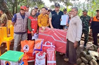 PMI Jepara Salurkan Bantuan untuk Warga Terdampak Rumah Roboh