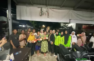 IKTA Bergerak Cepat! Bantu Masyarakat Pekanbaru dengan Makanan Berbuka di Tengah Banjir