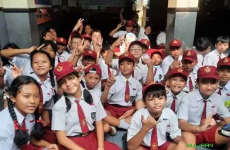 Foto siswa SD berprestasi