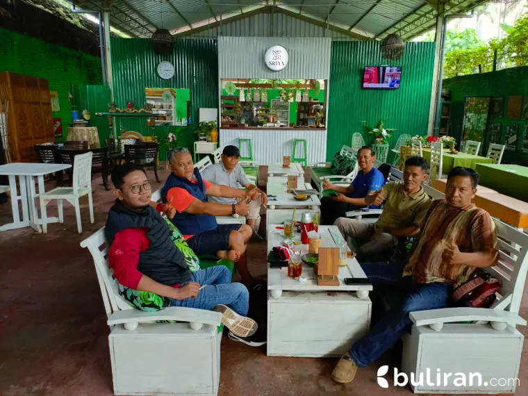 Jagongan lintas profesi di SRIYA cafe Jepara