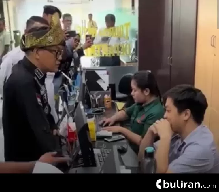 Wakil Menteri Ketenagakerjaan (Wamenaker), Immanuel Ebenezer atau Noel sidak penahanan ijazah di Pekanbaru, Riau, Rabu 23/4/2025. (Foto: Tangkapan Layar)