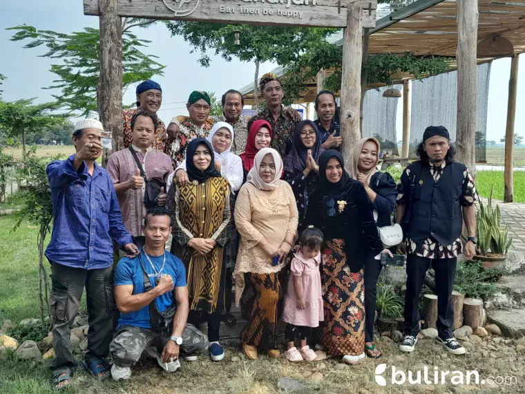 Pembina DPD MATRA Kabupaten Jepara sekaligus Ketua MATRA Se karisidenan Pati KRT Hendro Suryo Kartiko, bersama anggotanya.