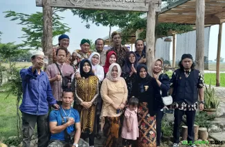 Pembina DPD MATRA Kabupaten Jepara sekaligus Ketua MATRA Se karisidenan Pati KRT Hendro Suryo Kartiko, bersama anggotanya.