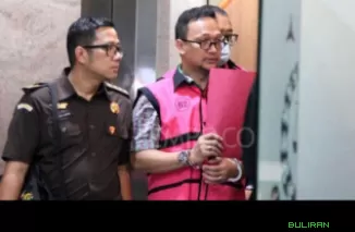 Tersangka kasus dugaan perintangan penanganan perkara Kejagung, TB (Tian Bahtiar) selaku Direktur Pemberitaan JakTV.