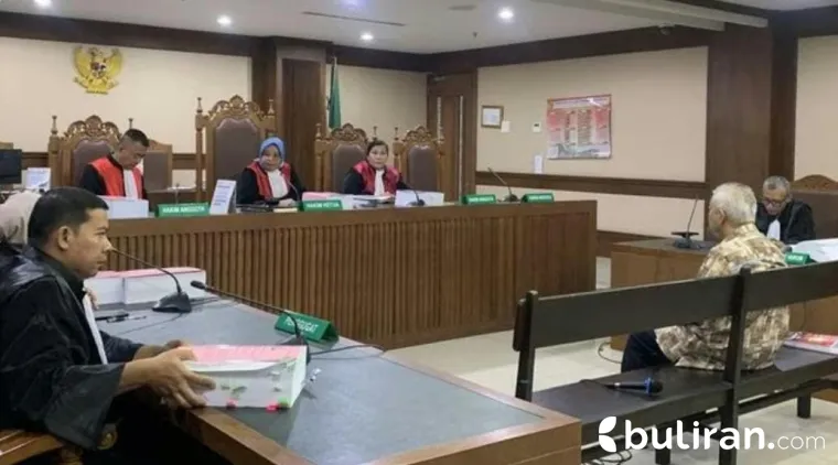 Direktur Jenderal (Dirjen) Perkeretaapian Kementerian Perhubungan (Kemenhub) 2016&amp;mdash;2017 Prasetyo Boeditjahjono dalam sidang pembacaan tuntutan di Pengadilan Tipikor Jakarta, Senin (30/6/2025).