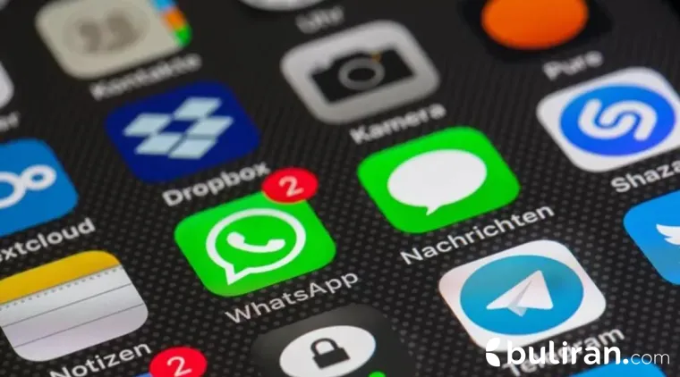 Ilustrasi diskusi Diplomasi Politik by WhatsApp