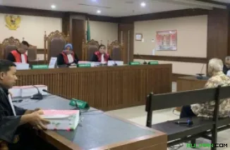 Direktur Jenderal (Dirjen) Perkeretaapian Kementerian Perhubungan (Kemenhub) 2016&mdash;2017 Prasetyo Boeditjahjono dalam sidang pembacaan tuntutan di Pengadilan Tipikor Jakarta, Senin (30/6/2025).