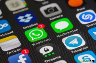 Ilustrasi diskusi Diplomasi Politik by WhatsApp