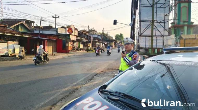 Satlantas Polres Jepara melalui unit Keamanan dan Keselamatan menggelar kegiatan Penerangan Keliling (Penling), Selasa (15/7/2025).