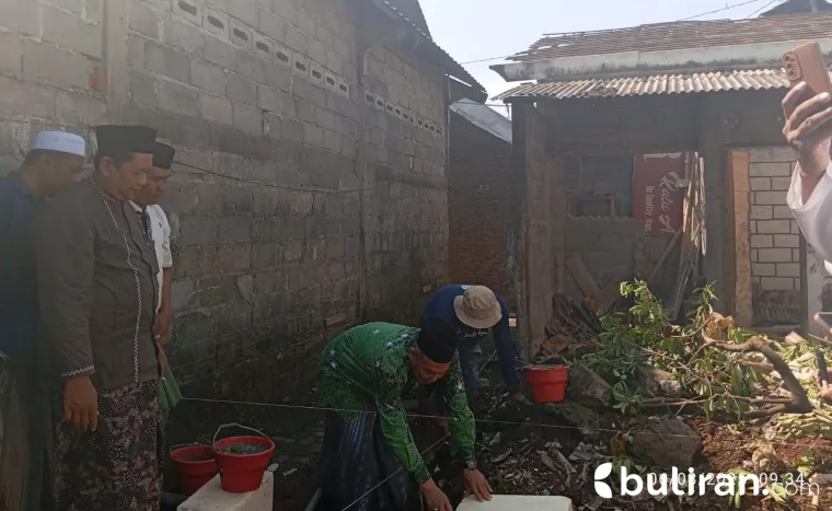 Peletakan Batu Pertama Pembangunan Gedung Serbaguna NU Jobokuto, oleh Ketua MWC NU Jepara Kota