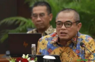 Rokok murah legal mulai membanjiri pasar seiring dengan fenomena pergeseran konsumsi rokok di Indonesia, atau yang dikenal sebagai downtrading, menuju jenis rokok dengan harga yang lebih terjangkau.