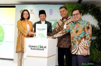 Deputy Resident Representative of UNDP Indonesia Sujala Pant, Menteri Agama RI Nasaruddin Umar, Direktur Utama BSI Anggoro Eko Cahyo dan Pimpinan Bidang Pengumpulan Badan Amil Zakat Nasional Rizaludin Kurniawan resmikan Green Zakat Framework.