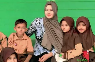 Guru Hebat, bersama siswa-siswinya.