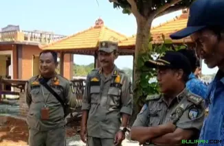 Peninjauan Lokasi / verifikasi lapangan menentukan batas tanah milik pemprov jawa tengah untuk mencari titik koordinat di Kampung Perahu Bandengan Jepara.