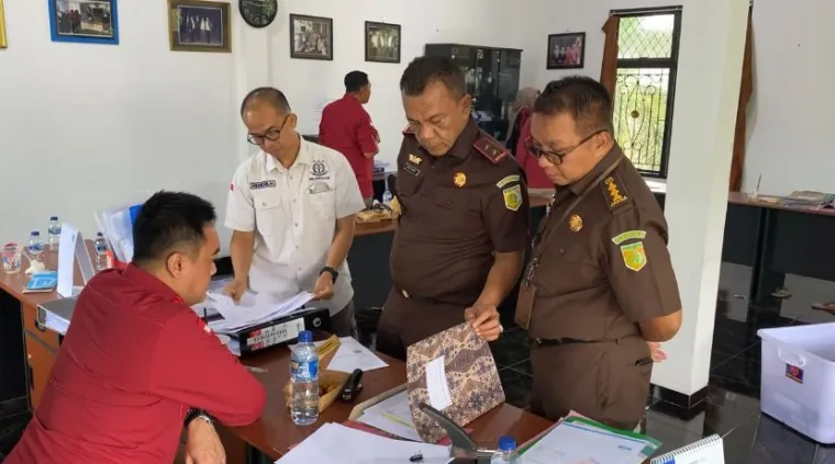 Penyidik Kejati Kalteng Geledah Kantor CV. DAYAK LESTARI di Palangkaraya