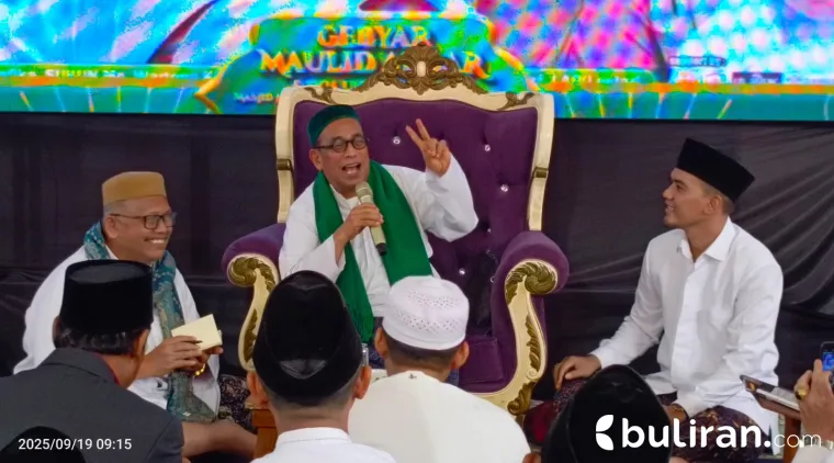 Tausiyah oleh Al Habib Umar Muhthohar dalam rangka Maulid Akbar dan Do'a Untuk Bangsa di Masjid Jami' Al Makmur (Simbah KH. Muh Ibnu Sahil Nawawi - Al Magfurillahu) Desa Sinanggul, Kecamatan Mlonggo, Kabupaten Jepara, Jawa Tengah.
