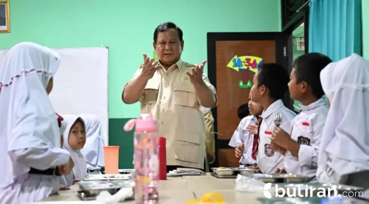 Presiden Prabowo Subianto kembali meninjau langsung pelaksanaan program makan bergizi gratis (MBG) di sekolah, Senin 10/2/2025. (Dok. Biro Pers Kepresidenan).