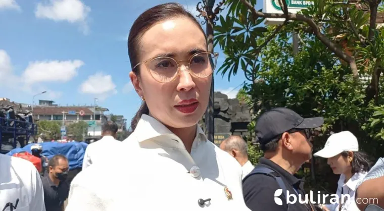 Menteri Pariwisata (Menpar) Widiyanti Putri Wardhana tinjau dampak banjir di Pasar Kumbasari, Denpasar, Bali, Sabtu (13/9/2025).