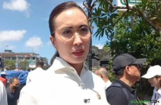 Menteri Pariwisata (Menpar) Widiyanti Putri Wardhana tinjau dampak banjir di Pasar Kumbasari, Denpasar, Bali, Sabtu (13/9/2025).