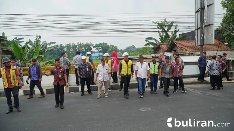 Bupati Jepara Witiarso Utomo terus memastikan pembangunan infrastruktur di Kabupaten Jepara berjalan maksimal. Tak hanya ketepatan waktu pelaksanaan namun juga kualitas infrastruktur.