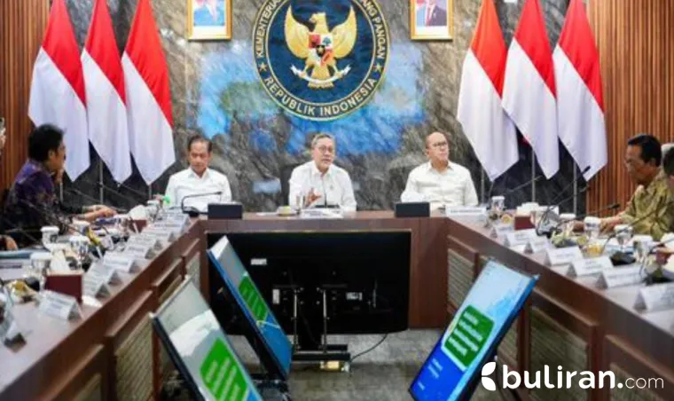 Menteri Koordinator Bidang Pangan Zulkifli Hasan pada Rakortas Pengelolaan Sampah Menjadi Energi Listrik (PSEL), Jumat (24/10/2025).