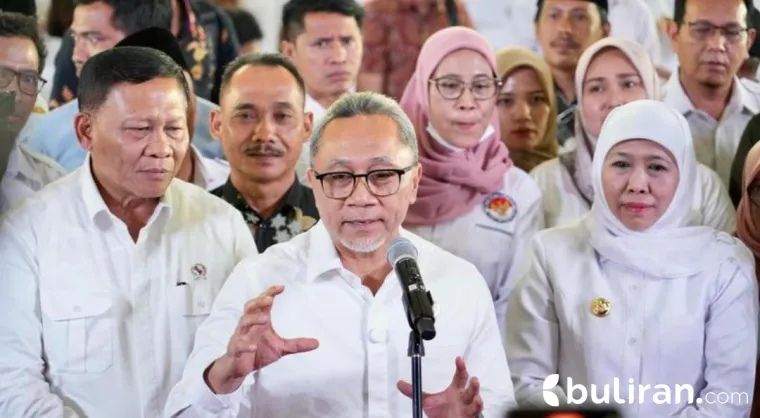 Menteri Koordinator Bidang Pangan Zulkifli Hasan (Zulhas) usai acara Peluncuran dan Dialog Percepatan Musyawarah Desa Khusus (Musdesus) Pembentukan Koperasi Desa Merah Putih, Rabu (30/4/2025).