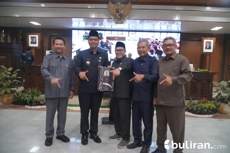 Rapat Paripurna Pengambilan Keputusan Rancangan Peraturan Daerah (Ranperda) tentang Anggaran Pendapatan dan Belanja Daerah (APBD) Tahun Anggaran 2026.