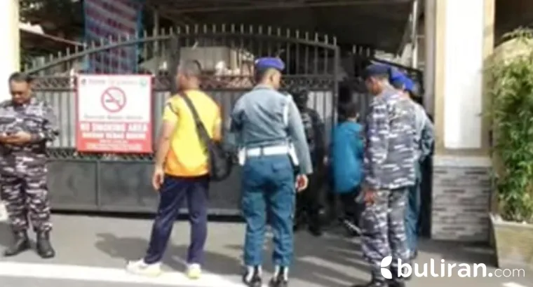 Ledakan terjadi di kawasan SMA Negeri 72 Jakarta, Kelapa Gading, Jakarta Utara, pada Jumat (7/11/2025).