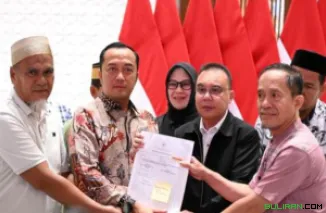 Pemberian rehabilitasi terhadap dua Guru asal Kabupaten Luwu Utara, Sulawesi Selatan. (Foto. Biro Pers Sekretariat Presiden).