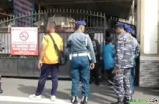 Ledakan terjadi di kawasan SMA Negeri 72 Jakarta, Kelapa Gading, Jakarta Utara, pada Jumat (7/11/2025).