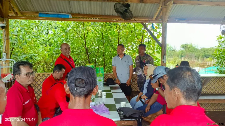 Dwi Yanto Ketua PKNJU, saat berdialog bersama POKDAKAN Ngudi Luhur, dan owner Kolam Pancingan Gembur Maerokoco, hadir dalam kesempatan tersebut perwakilan dari PT. BJP