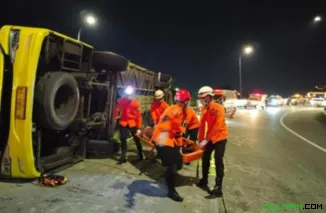 Kronologi kecelakaan maut bus menabrak pembatas jalan di Exit Tol Krapyak, Kota Semarang, Jawa Tengah, Senin (22/12/2025). (Foto: Dok. Basarnas)