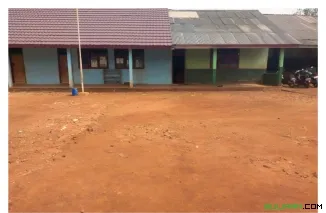 KEPALA SEKOLAH MIS ISLAMMIYAH  GIRIMULYO LAMPUNG TIMUR PUJIONO AJUKAN PERMOHONAN PEMBANGUNAN PAVING BLOCK HALAMAN SEKOLAH