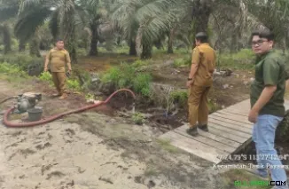KPHP Katingan Hilir didampingi Kepala Desa Hiyang Bana dan  BNF  Memantau Pembuatan Sumur Bor Karhutla