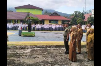 PLH Danramil 09/Gunung Talang Berikan Wawasan Kebangsaan Kepada Siswa-Siswi SMKN 01 Gunung Talang