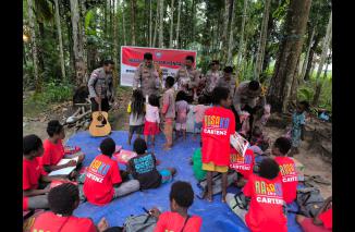 Irwasda Polda Papua Kunjungi Kegiatan Belajar Mengajar Satgas Si Ipar Ops Rasaka Cartenz 2023 di Polres Mimika