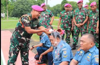 Tradisi Kenaikan Pangkat Wujud Penghormatan Kepada Prajurit