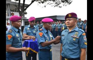 Danyon Arhanud 2 Marinir Pimpin Upacara Tradisi Kenaikan Pangkat dan Purna Tugas