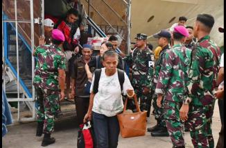 Ciptakan Kenyamanan Mudik, Prajurit Petarung Yonmarhanlan VI Laksanakan Pam Pelabuhan