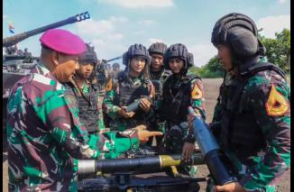 Yontankfib 2 Mar Dukung Lattek Taruna AAL Korps Marinir dalam Karkata Yudha