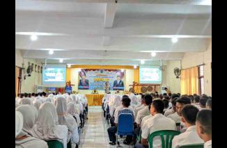 Polres Lumajang Ajak Pelajar Tertib Berlalu Lintas Melalui Program Police Goes To School