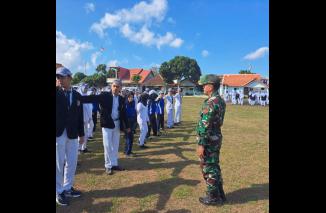 Koramil 0825-11/Pesanggaran Latih PBB Dalam Rangka MPLS, SMA Negeri Pesanggaran Kecamatan Pesanggaran Kabupaten Banyuwangi