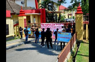 Demo di Mapolda Sumut, Mahasiswa Mendesak usut tuntas kasus PPPK Madina 2023
