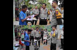 Kapolres Jember Beri Sepeda kepada Pelajar Yatim Piatu yang Jalan Kaki 5 Km Tiap Pergi dan Pulang Sekolah